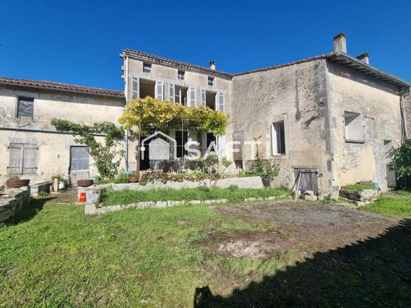 Maison à rénover avec cour fermée et puits – Beauvais-sur-Matha