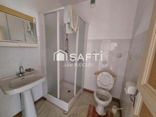 Maison à rénover avec cour fermée et puits – Beauvais-sur-Matha