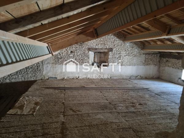 Maison à rénover avec cour fermée et puits – Beauvais-sur-Matha