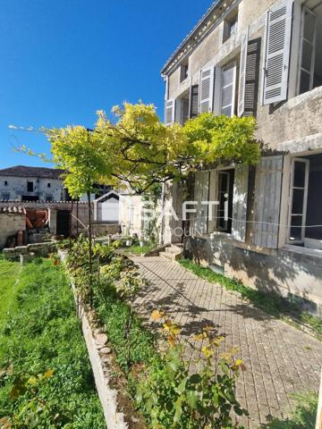 Maison à rénover avec cour fermée et puits – Beauvais-sur-Matha