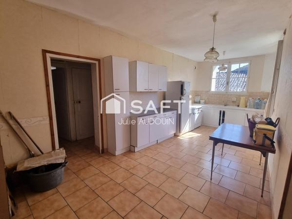 Maison à rénover avec cour fermée et puits – Beauvais-sur-Matha