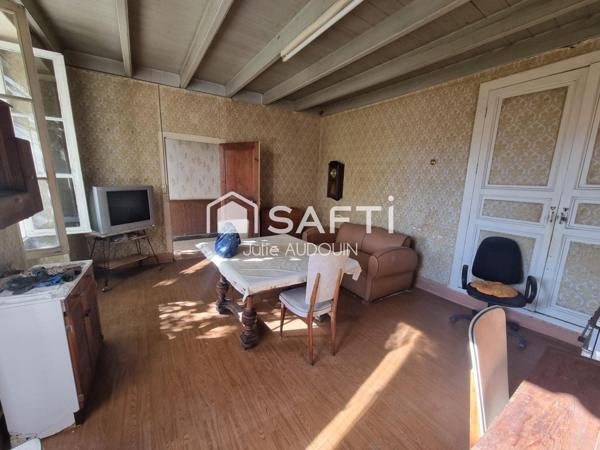 Maison à rénover avec cour fermée et puits – Beauvais-sur-Matha