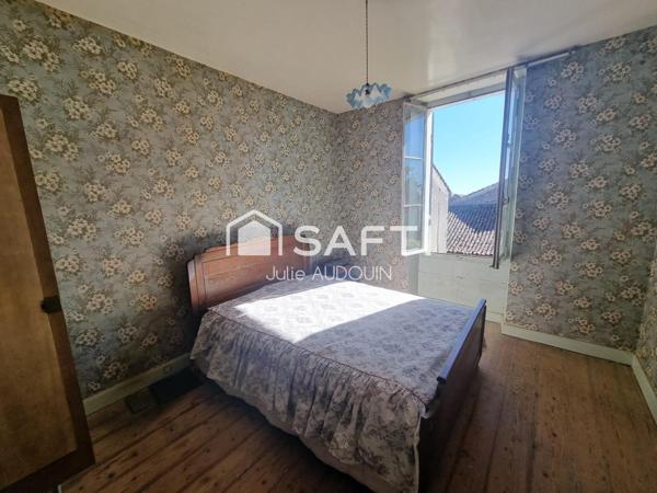 Maison à rénover avec cour fermée et puits – Beauvais-sur-Matha