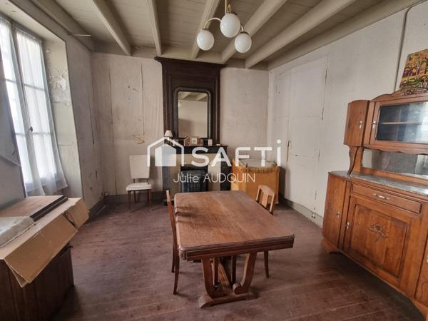 Maison à rénover avec cour fermée et puits – Beauvais-sur-Matha