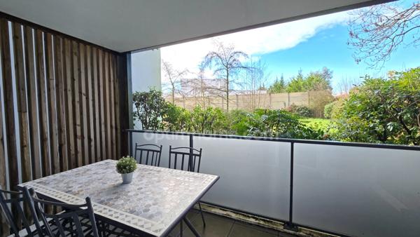 Appartement contemporain à vendre 3 pièces avec terrasse sur Pessac (33)