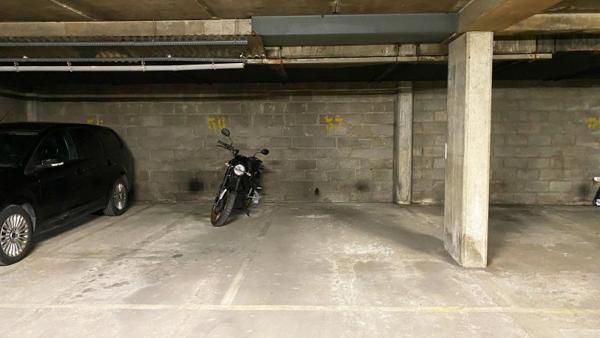 Vente / Garage / Parking à Paris (75018)