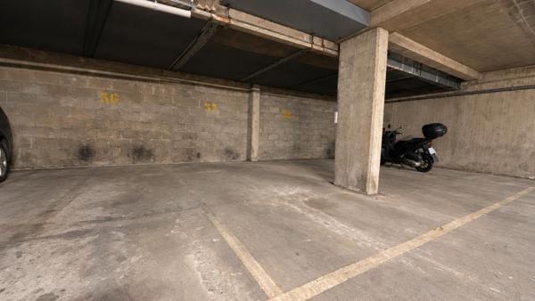 Vente / Garage / Parking à Paris (75018)