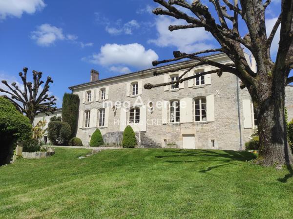 Maison à SAINT-JEAN-D'ANGELY, 17400 - 10 pièces 410m²