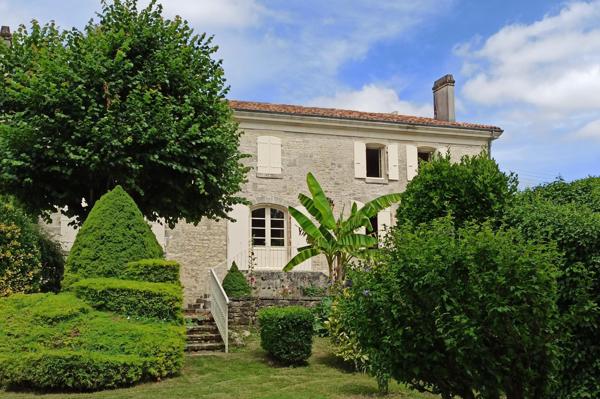 Maison à SAINT-JEAN-D'ANGELY, 17400 - 10 pièces 410m²
