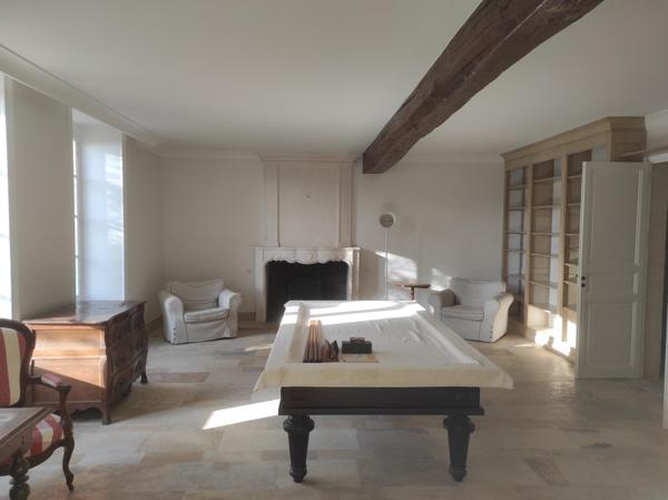 Maison à SAINT-JEAN-D'ANGELY, 17400 - 10 pièces 410m²