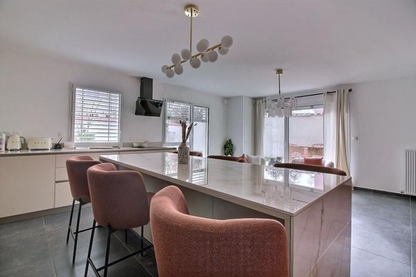 Appartement Lyon 4 pièces dans un immeuble très récent avec jardin terrasse et garage