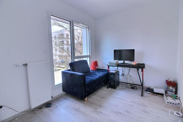 Appartement Lyon 4 pièces dans un immeuble très récent avec jardin terrasse et garage