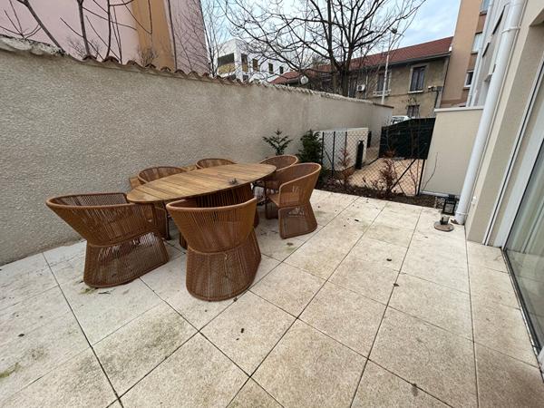 Appartement Lyon 4 pièces dans un immeuble très récent avec jardin terrasse et garage