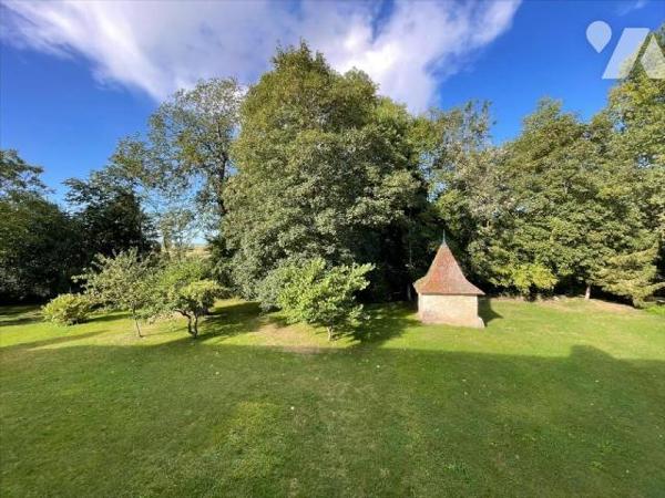 Un MANOIR du XVIIIème, patrimoine local.

En Normandie, dans un village aux portes du Pays d'au...