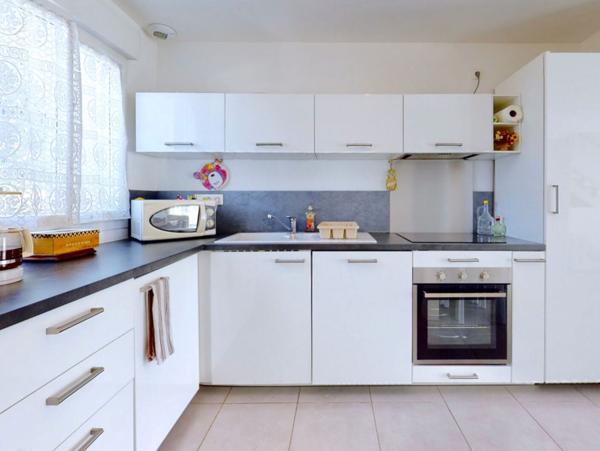 Maison à vendre à Meyreuil - 4 pièces, 3 chambres, garage