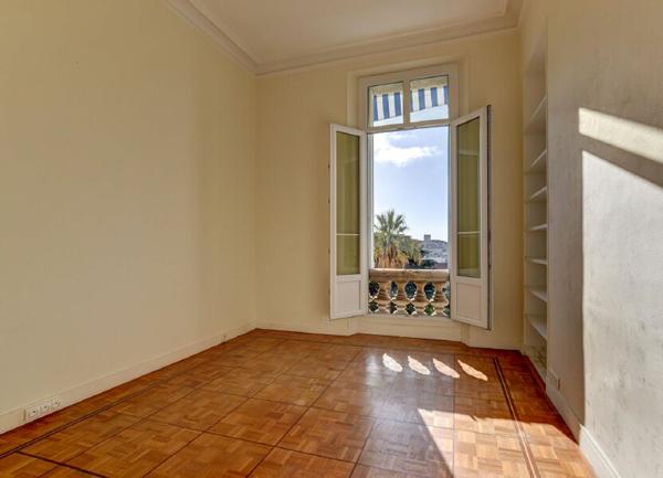 Appartement à vendre    5 pièces • 139 m2 Cannes