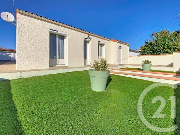 Maison à vendre  4 pièces - 92,84 m 2   TONNAY CHARENTE  - 17