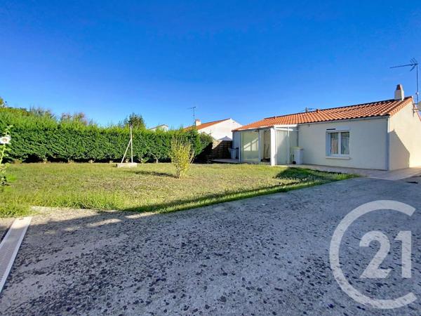 Maison à vendre  4 pièces - 92,84 m 2   TONNAY CHARENTE  - 17