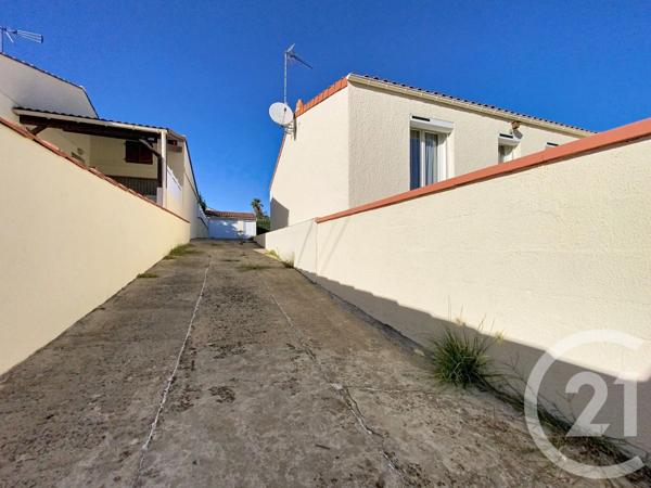 Maison à vendre  4 pièces - 92,84 m 2   TONNAY CHARENTE  - 17
