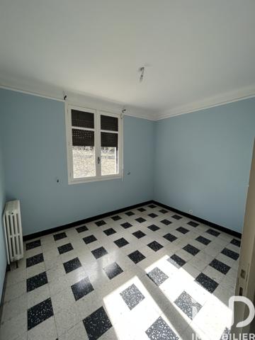 Maison à vendre 5 pièces 210 m² Saint-Julien-les-Rosiers