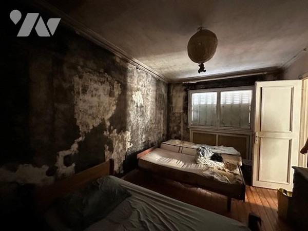 Maison de 4 pièces édifié sur un terrain de 203 m² (source du cadastre), des travaux de rénovat