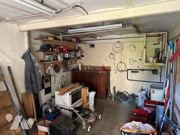 Maison de 4 pièces édifié sur un terrain de 203 m² (source du cadastre), des travaux de rénovat