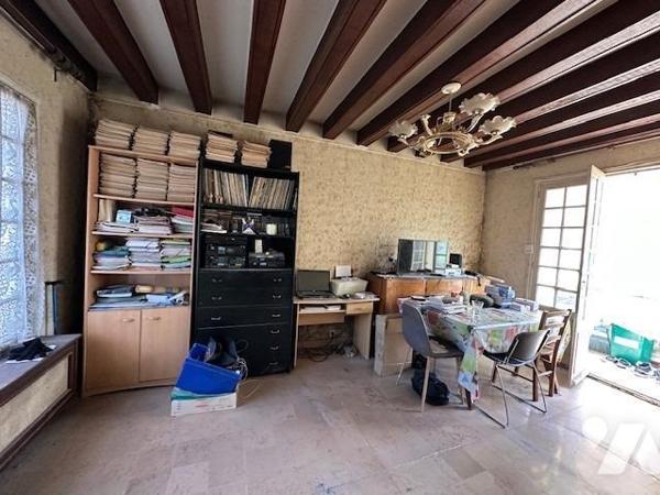 Maison de 4 pièces édifié sur un terrain de 203 m² (source du cadastre), des travaux de rénovat