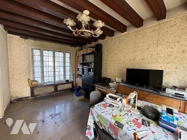 Maison de 4 pièces édifié sur un terrain de 203 m² (source du cadastre), des travaux de rénovat