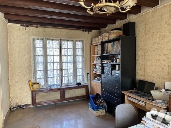 Maison de 4 pièces édifié sur un terrain de 203 m² (source du cadastre), des travaux de rénovat