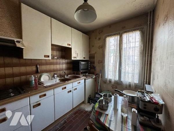 Maison de 4 pièces édifié sur un terrain de 203 m² (source du cadastre), des travaux de rénovat