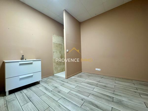 Salon-de-Provence (13300) Local 200m² secteur du FUTUR HOPITAL SALONAIS