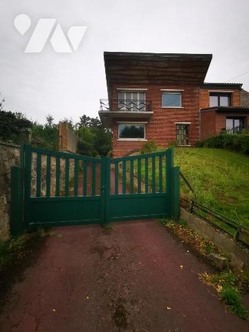 Maison semi-individuelle avec garage