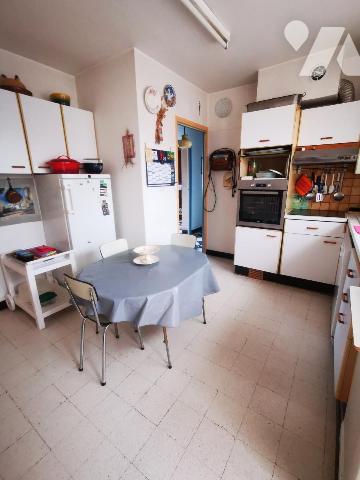 Maison semi-individuelle avec garage