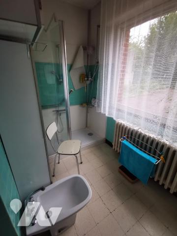 Maison semi-individuelle avec garage