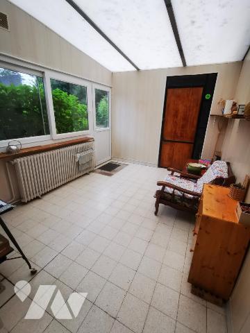 Maison semi-individuelle avec garage