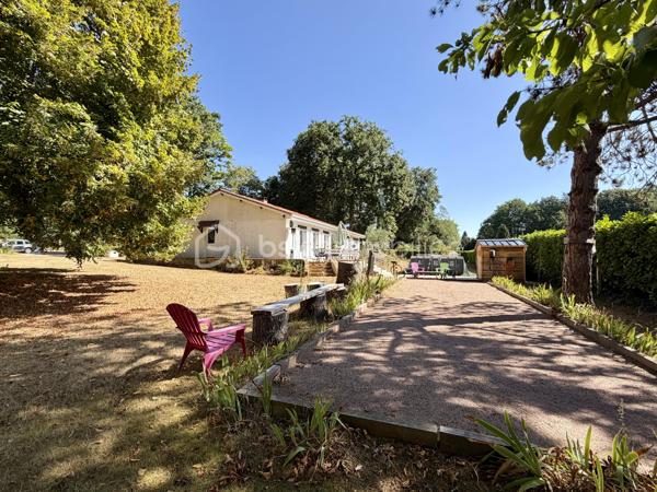 Vous rêvez d'espace, de tranquillité et d'un environnement privilégié ? Cette propriété située à Houlbec-Cocherel devrait retenir votre attention.

D'une superficie de 138 m2, cette maison se compose d'une cuisine fonctionnelle, d'un séjour de 41 m2 puis d'un couloir avec un espace bureau desservant quatre chambres, un wc, une salle de bain et une salle de douche.

Elle bénéficie également d'un garage de 47 m2 avec porte motorisée, vous y trouverez une cave et au-dessus du garage des espaces de stockage et une pièce aménagée d'environ 26 m2 actuellement utilisée comme salle de jeux.

* Côté extérieur *
Le terrain de 2 735 m2 est entièrement clos et sans vis-à-vis, il dispose d'un abris de jardin ainsi que d'un carport pouvant accueillir deux véhicules avec une hauteur de 3,20, idéal pour un camping-car et d'une partie fermée pour rangements.
Vous y trouverez également une piscine chauffée 7,50 m x 3,70 m et un terrain de pétanque.
Le portail est motorisé.

* Côté équipement * 
La maison est équipée de chauffage électrique et d'une cheminée avec insert. Les fenêtres sont en double vitrage pvc et les volets sont en pvc.
Elle possède également une alarme et une micro-station ( assainissement individuel ). 

Plusieurs travaux ont été réalisés, notamment le changement du tableau électrique ainsi que des travaux de toiture avec démoussage, traitement hydrofuge et le remplacement des caches moineaux et des gouttières.

Un bien idéal pour une famille à la recherche d'espace, de tranquillité et d'un environnement verdoyant.

Une visite vidéo est disponible sur YT ( ÉLISE SOARES immobilier ).