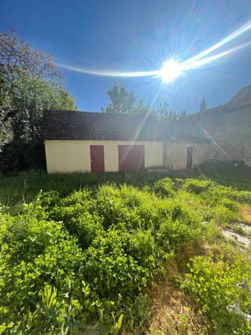 Maison de village à fort potentiel  133 m² + combles aménageables  Proche Saint-Amand-Montrond