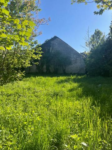 Maison de village à fort potentiel  133 m² + combles aménageables  Proche Saint-Amand-Montrond