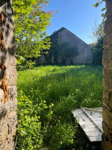 Maison de village à fort potentiel  133 m² + combles aménageables  Proche Saint-Amand-Montrond