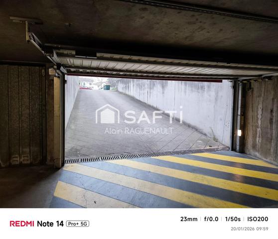 GARAGE 13 M2 - Proche TRAM T4 VIVIANI