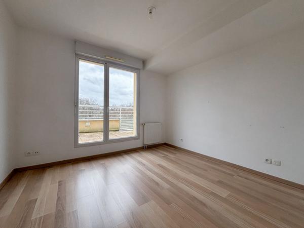 A vendre AVRILLE - Appartement 2 chambres dernier étage avec trois terrasses et garage au coeur du centre d'Avrillé !