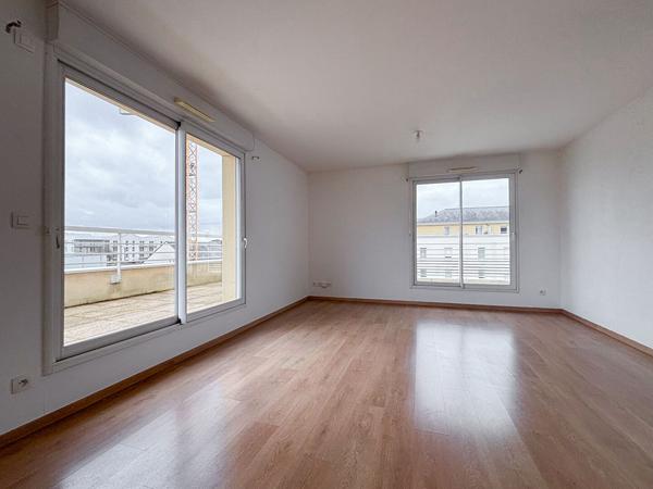 A vendre AVRILLE - Appartement 2 chambres dernier étage avec trois terrasses et garage au coeur du centre d'Avrillé !