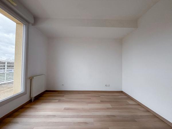 A vendre AVRILLE - Appartement 2 chambres dernier étage avec trois terrasses et garage au coeur du centre d'Avrillé !