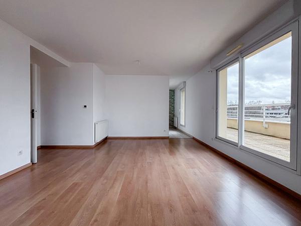 A vendre AVRILLE - Appartement 2 chambres dernier étage avec trois terrasses et garage au coeur du centre d'Avrillé !
