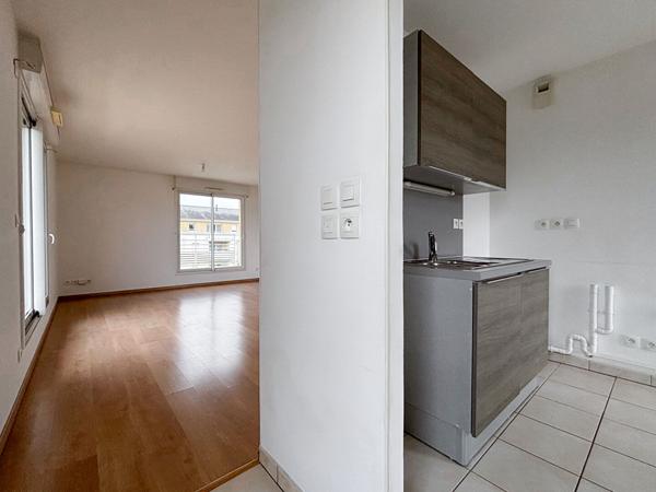 A vendre AVRILLE - Appartement 2 chambres dernier étage avec trois terrasses et garage au coeur du centre d'Avrillé !