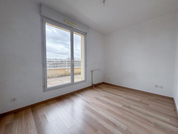 A vendre AVRILLE - Appartement 2 chambres dernier étage avec trois terrasses et garage au coeur du centre d'Avrillé !