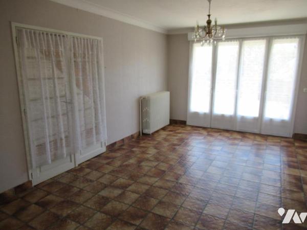 Maison T5 de 121 m² sur sous-sol total