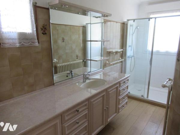 Maison T5 de 121 m² sur sous-sol total