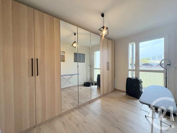 Appartement F5 à vendre  5 pièces - 94 m 2   ST QUENTIN  - 02