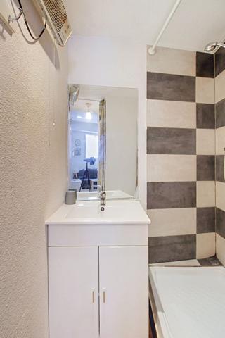 A LOUER EN EXCLUSIVITE - DRAGUIGNAN  STUDIO MEUBLE de 30m2 environ
